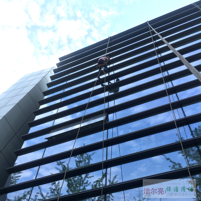 成都玻璃幕墻清洗服務作業